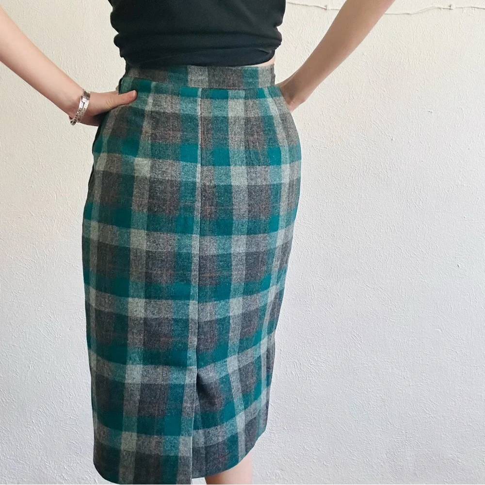 🔥SOLD🔥60s VTG Green Plaid Wool High Waisted Schoolgirl Sheath Midi Pencil Skirt - Picture 7 of 10